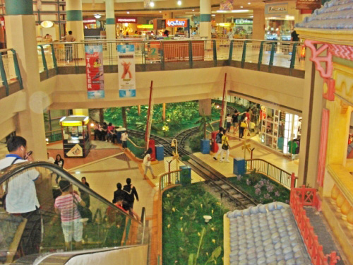 Festival Mall Track